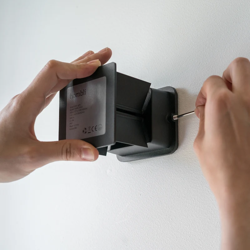 Hombli Smart Wall Light