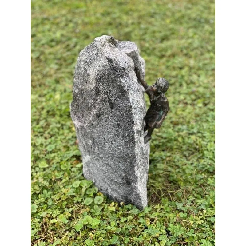 Lotta mini auf Schwarzwald-Granit