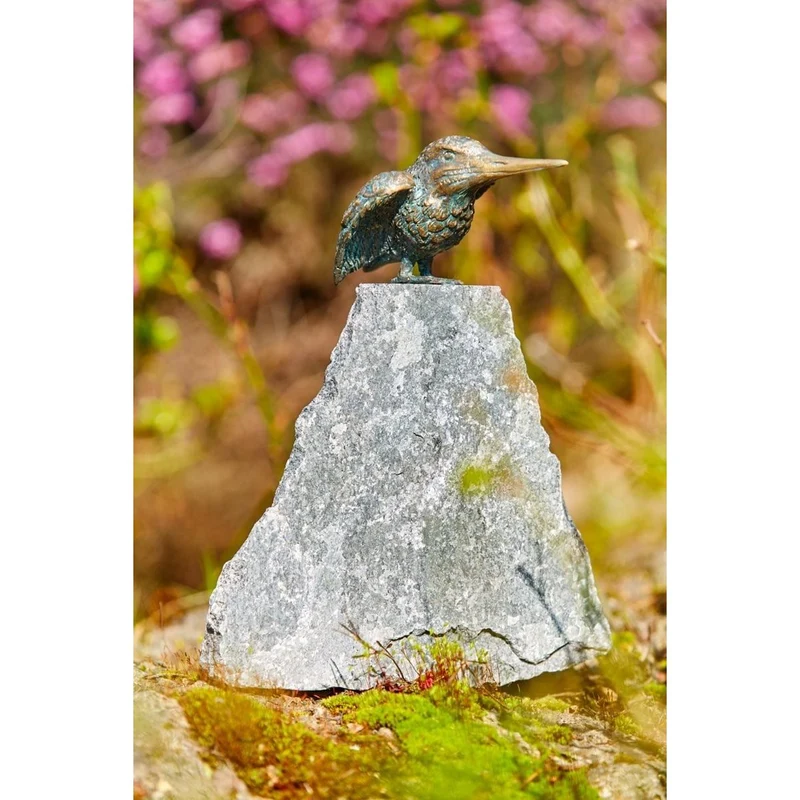 Eisvogel, auf Granit
