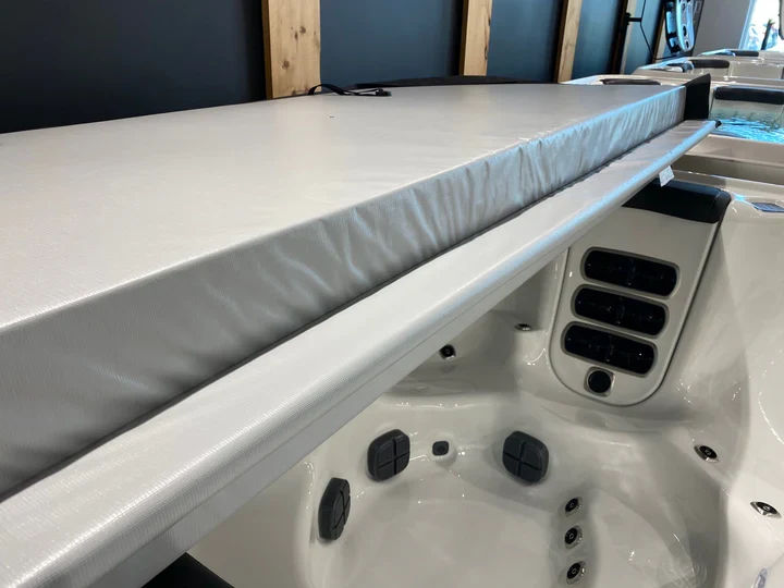 Couvercle de Spa BullFrog 88" x 88" – Compatible A7, R7, X7 (2013 à 2022) | Isolation Supérieure
