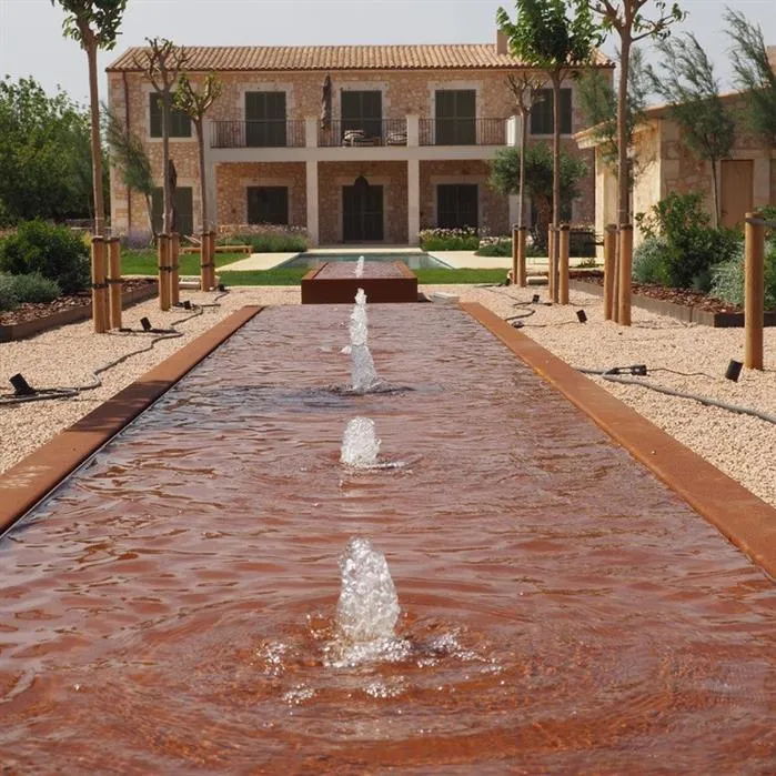 Table d'eau en acier corten 600 x 100 x 40CM - Avec 6 fontaines + LED