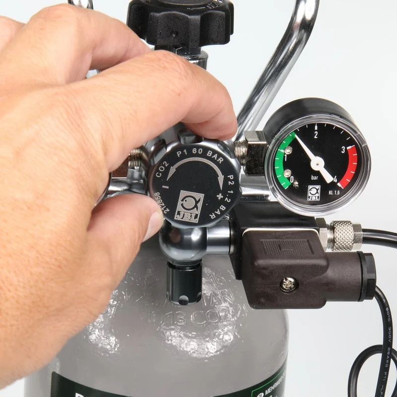 JBL PROFLORA CO2 REGULATOR PROFESSIONAL - Détendeur pour systèmes de fertilisation au CO2 des plantes d'aquarium, avec 2 manomètres et 1 électrovanne pour coupure nocturne.