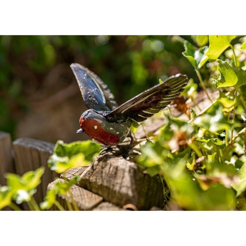 Rouge gorge ailes ouvertes - Oiseau décoratif en métal recyclé