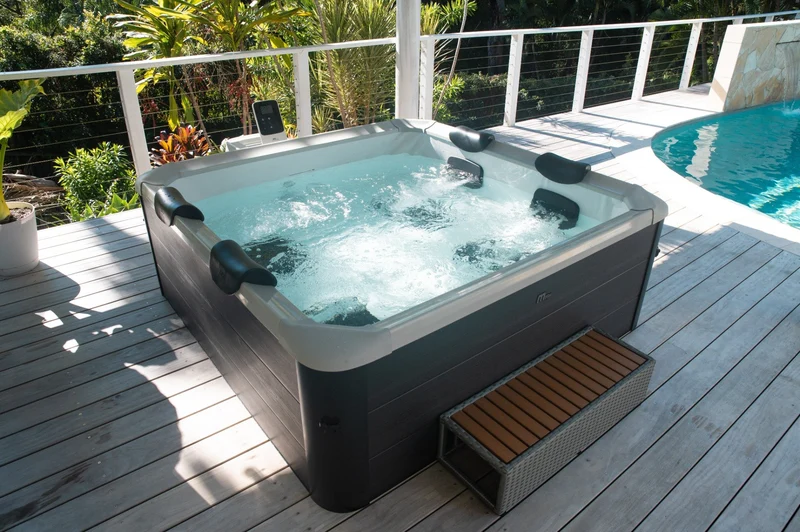 MSpa – Spa rígido cuadrado Oslo Aero Plus 4–6 personas