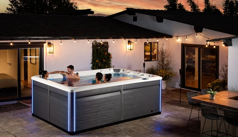 R220 · Endless Pools