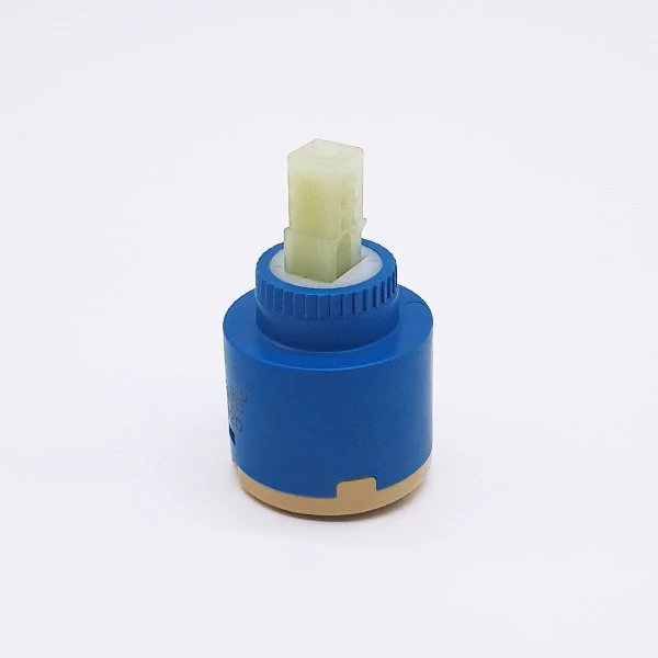 Valve de mitigeur pour douche solaire