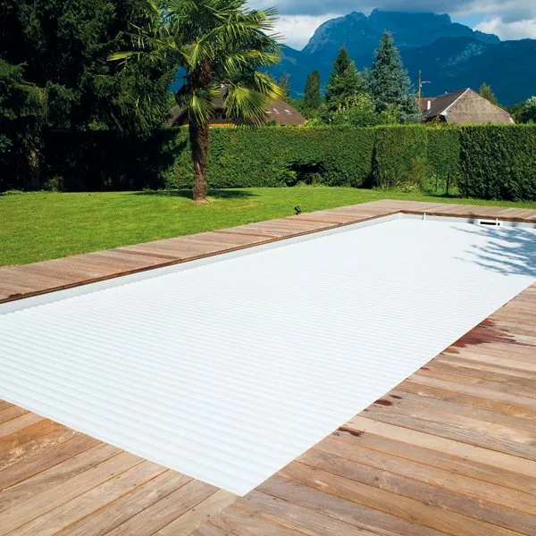 Volet roulant piscine immergé