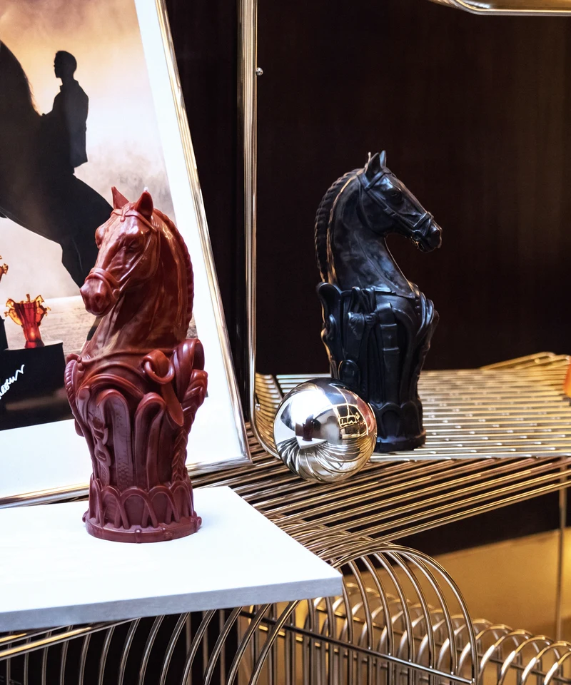 Rêve Equestre Bougie sculptée cavalier d'échec cuir brun
