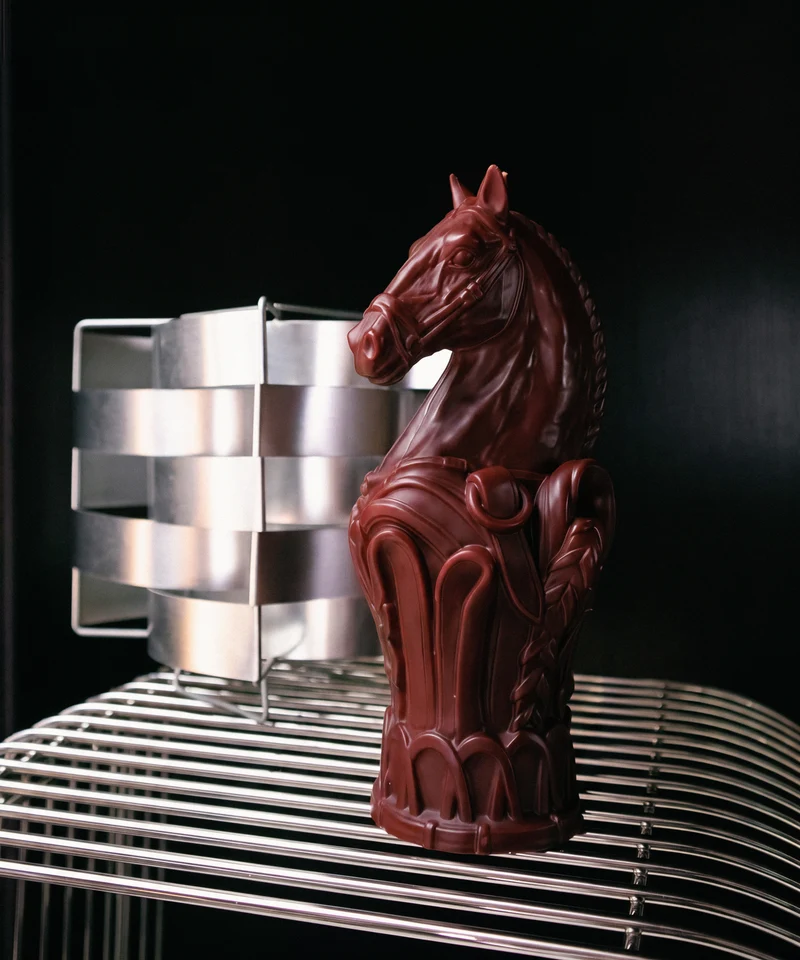 Rêve Equestre Bougie sculptée cavalier d'échec cuir brun