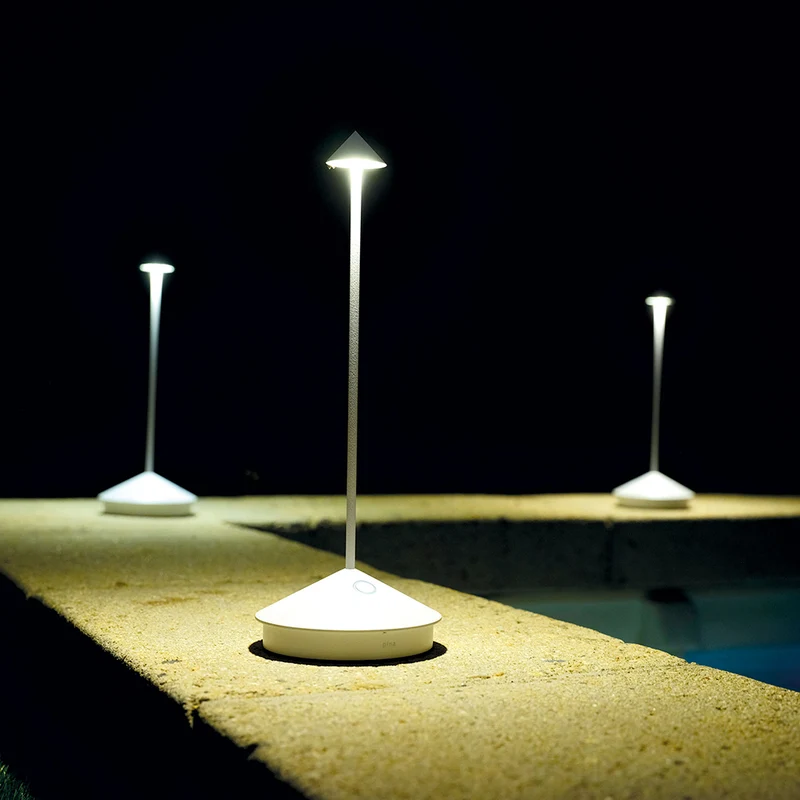 Lampe de table design Pinalight
