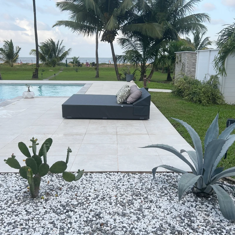 BED DE PLAGE ET PISCINE "NANTES" - Cozip