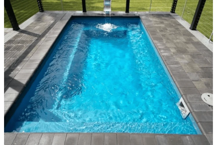 Nouveauté - Piscine creusée en fibre de verre - Milan